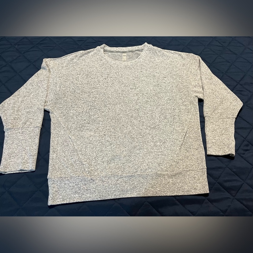 Women’s beautiful, heathered, gray, Hyba, large, light sweater.
